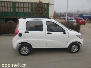  知影全封闭老年代步车